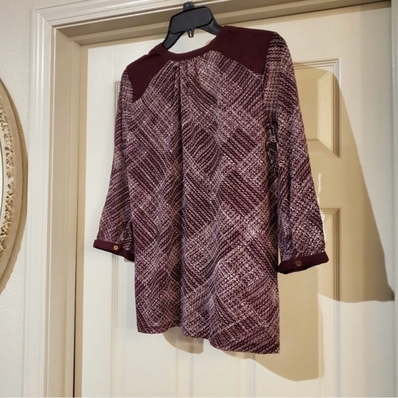 The Limited Quarter sleeve blouse is a size Medium. - Picture 2 of 9